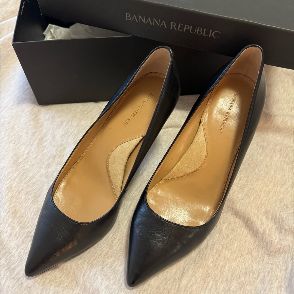 Banana Republic Madison 12 Hour Pump